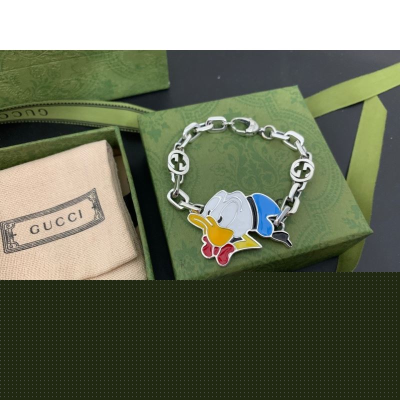 G*u*i bracelets